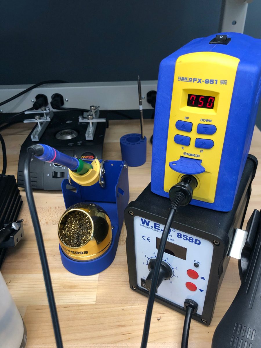 Hakko FX-951 soldering station set to 750 °F, with a brass-wool tip cleaner and a hot-air rework station